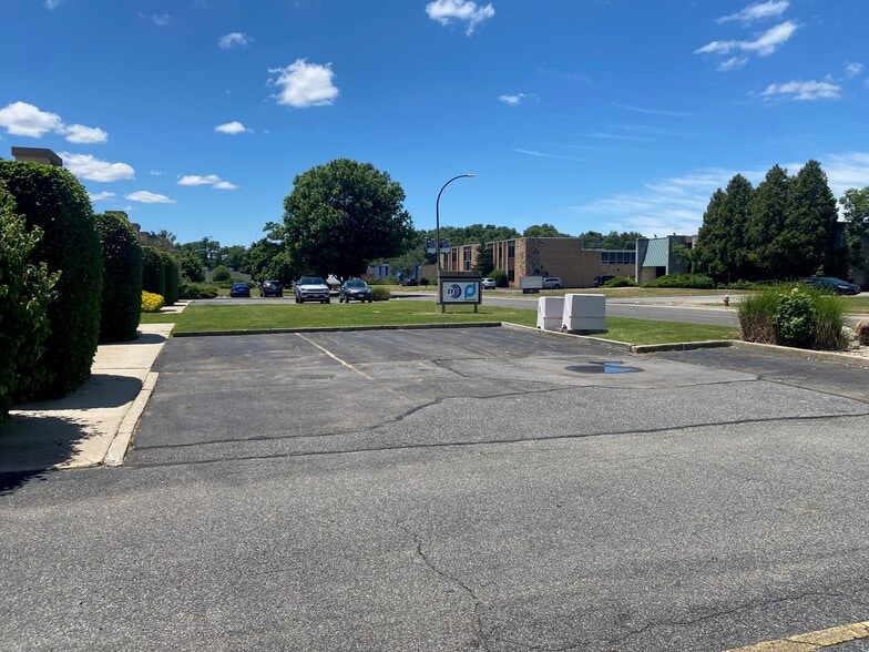 More Photos Of 63-65 Austin Blvd, Commack Warehouse For Lease