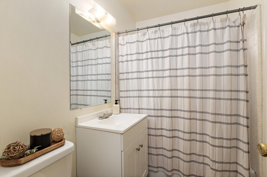 More Photos Of 2219 Oak St, Paso Robles Multifamily For Sale