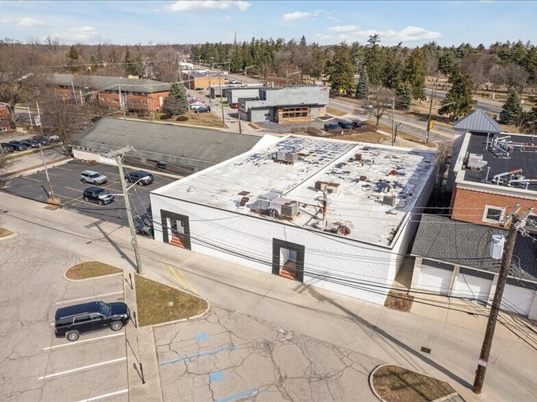 More Photos Of 1107 Crooks Rd, Royal Oak Storefront For Sale