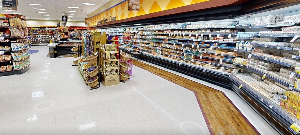 More Photos Of 5800 Turner Rd, Nanaimo Supermarket For Lease