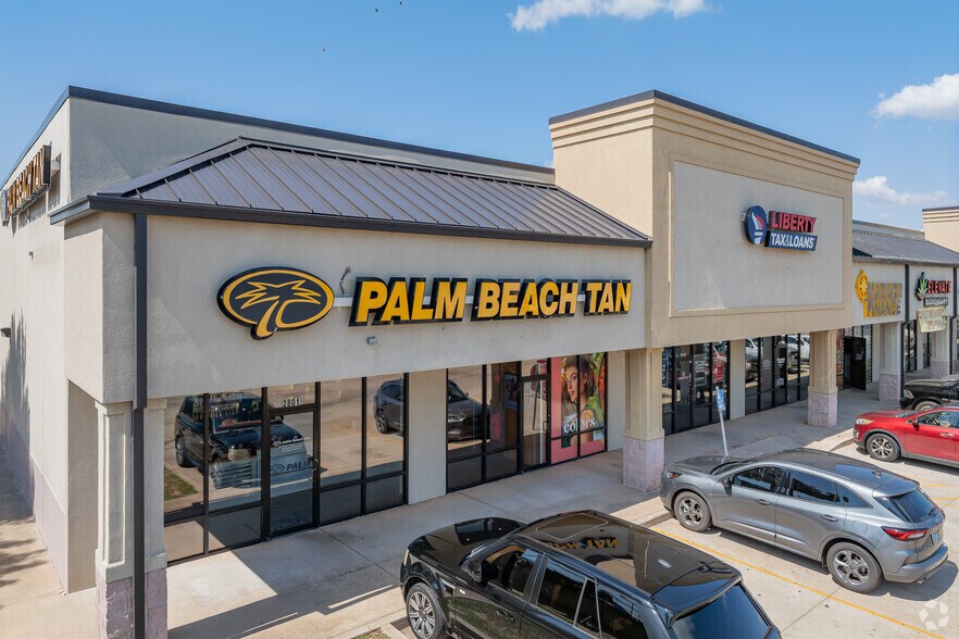 Primary Photo Of 1300 W Vandament Ave, Yukon General Retail For Lease