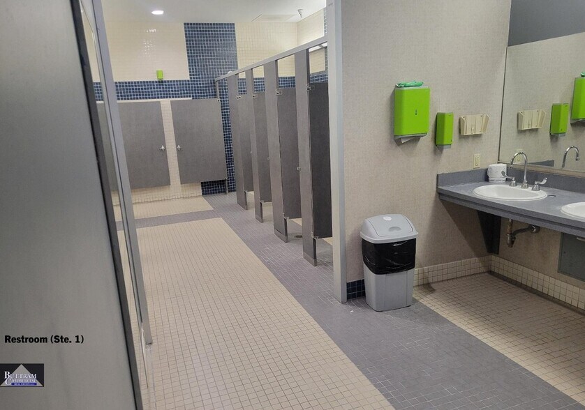 More Photos Of 1717 W 7th St, Joplin Storefront For Lease