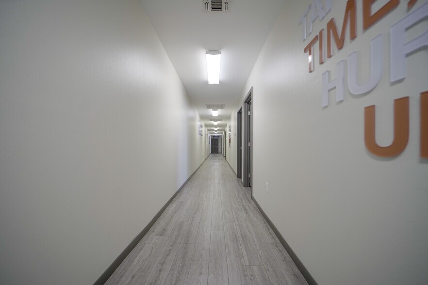 More Photos Of 808 Bob White Rd, Victoria Warehouse For Sale
