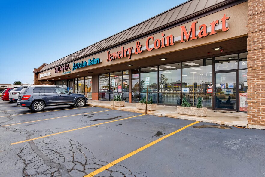 More Photos Of 1049-1093 N Salem Dr, Schaumburg Unknown For Lease