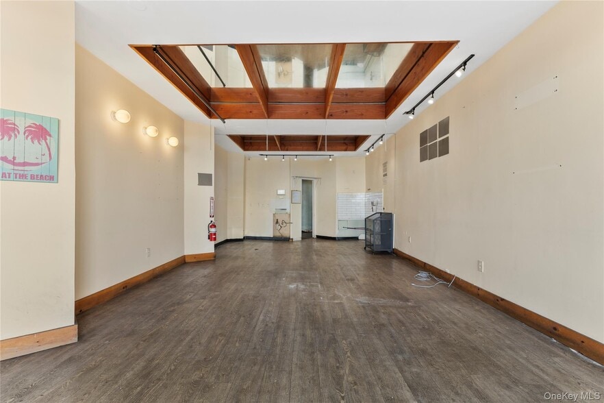 More Photos Of 1048 W Beech St, East Atlantic Beach Apartments For Lease