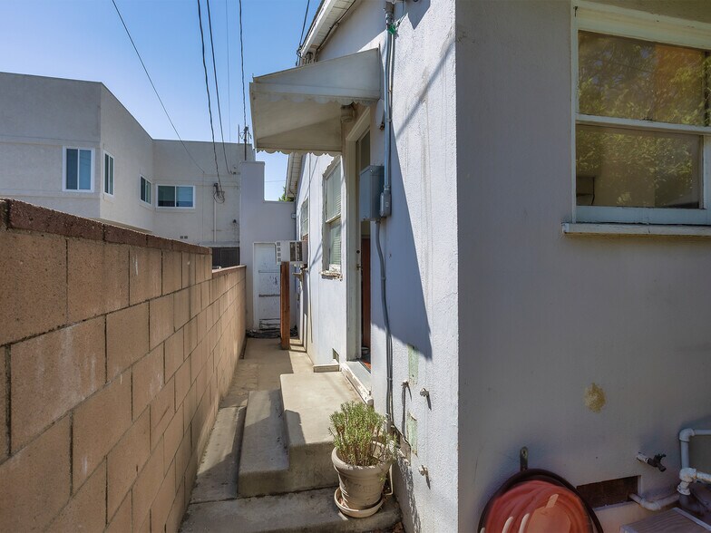 More Photos Of 1817 W Burbank Blvd, Burbank Daycare Center For Sale