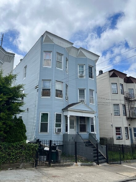 Primary Photo Of 106 Ash St, Yonkers Apartments For Sale
