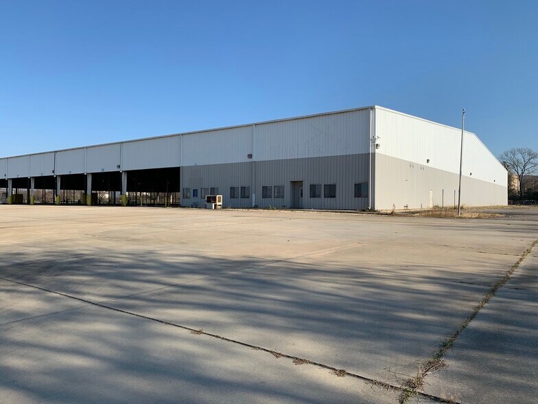 More Photos Of 1523 Midfield Industrial Blvd, Birmingham Distribution For Lease