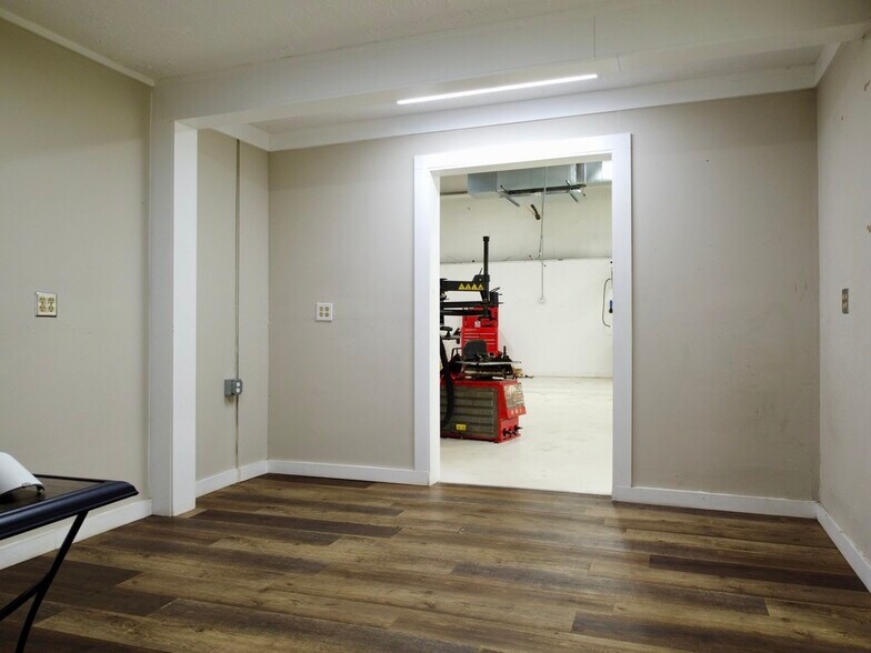 More Photos Of 2380 Rockaway Industrial Blvd, Conyers Light Distribution For Lease