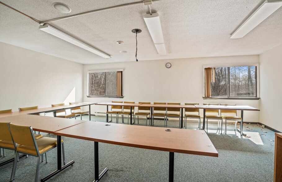 More Photos Of 2279 Mount Vernon Rd, Southington Schools For Sale