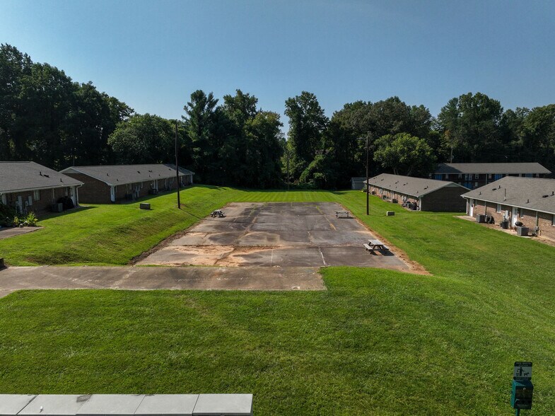 More Photos Of 100 S Kirkland Ave, Elkin Apartments For Sale