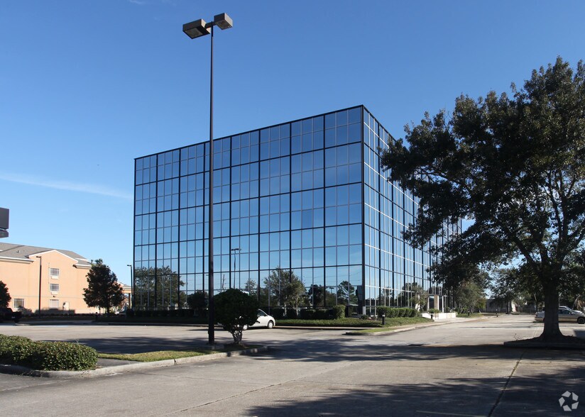 More Photos Of 2439 manhattan Blvd, Harvey Office For Lease