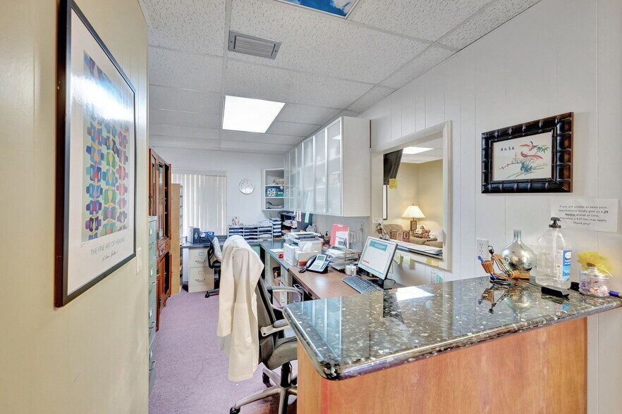 More Photos Of 2889 10th Ave N, Lake Worth Medical For Lease