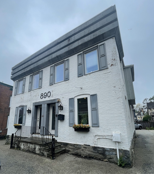 More Photos Of 890-892 County Line Rd, Bryn Mawr Office For Sale