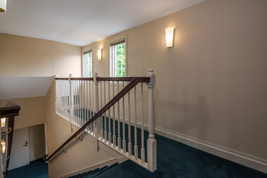 More Photos Of 3 Essex Sq, Essex Office Residential For Sale