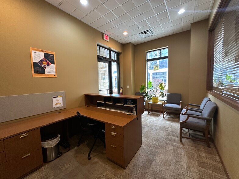 More Photos Of 250 E Court St, Iowa City Office For Sale