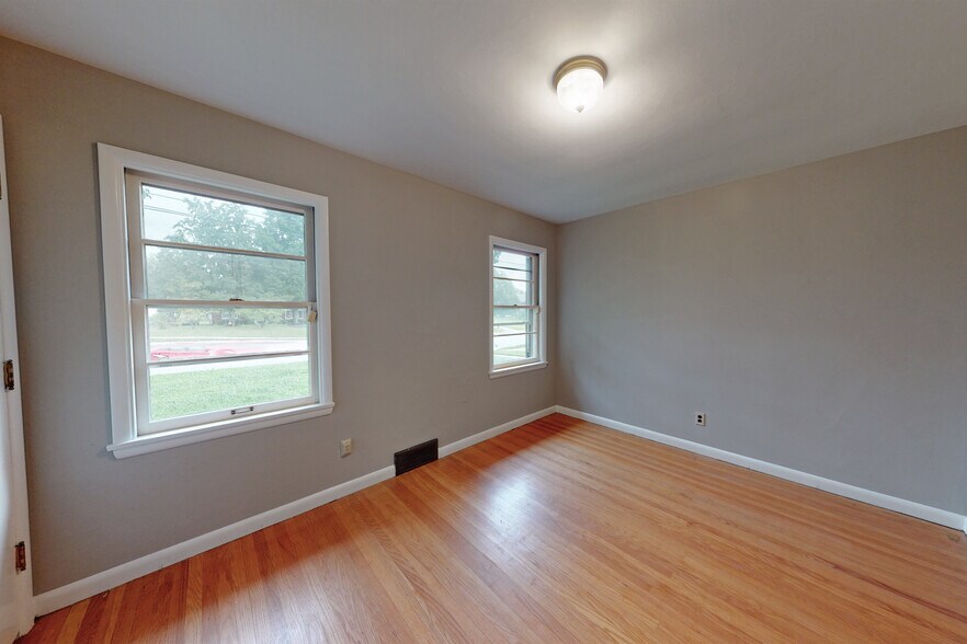 More Photos Of 9212 Preston Hwy, Louisville Office For Sale