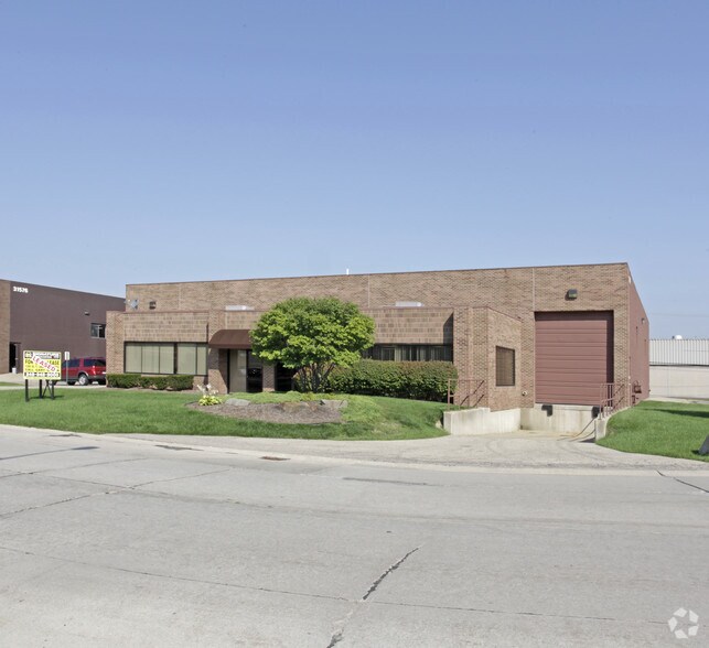 More Photos Of 31492 Glendale St, Livonia Warehouse For Lease