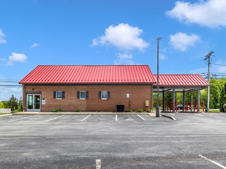 More Photos Of 100 S Main St, Smithsburg Bank For Sale