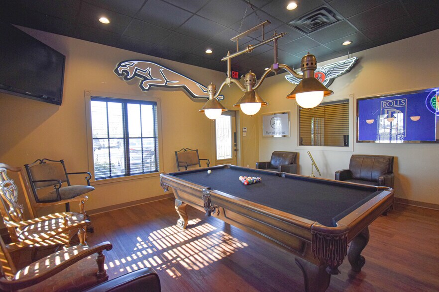 More Photos Of 7906 S Broadway Ave, Tyler Office Residential For Sale