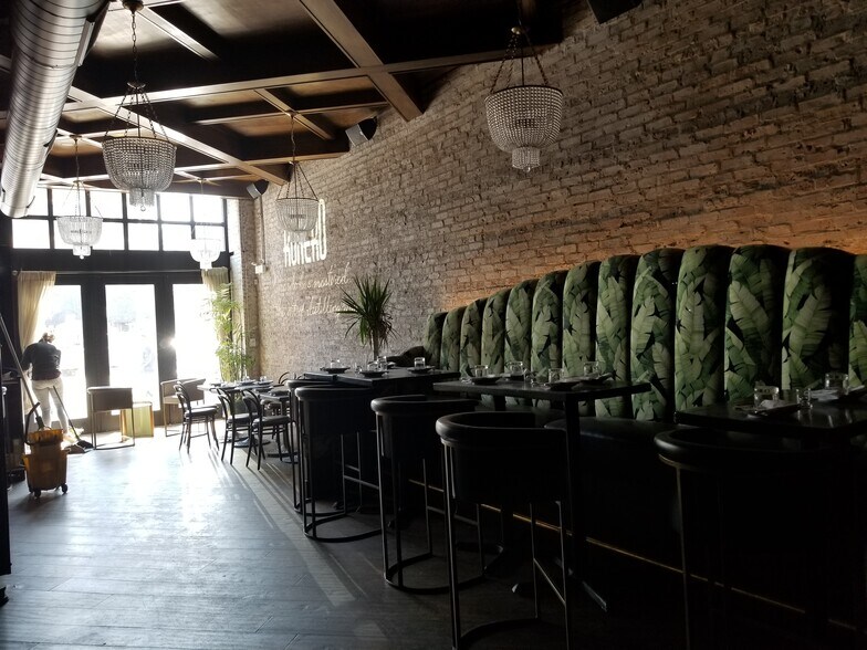 More Photos Of 738 W Randolph St, Chicago Storefront For Sale