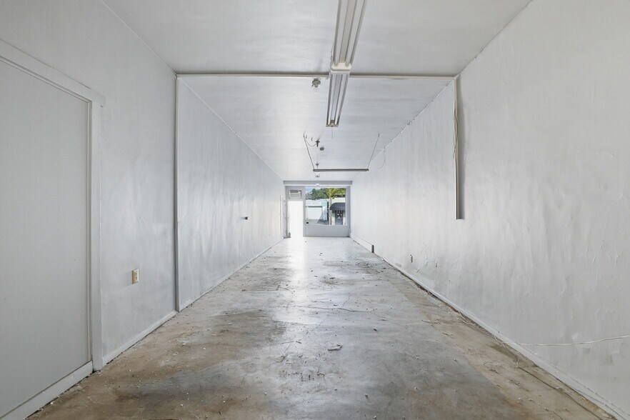 More Photos Of 3521 Ocean View Blvd, Glendale General Retail For Sale