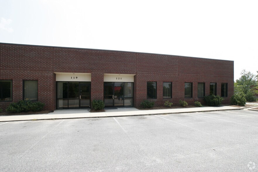 More Photos Of 111-121 Thomas Mill Rd, Holly Springs Flex For Lease