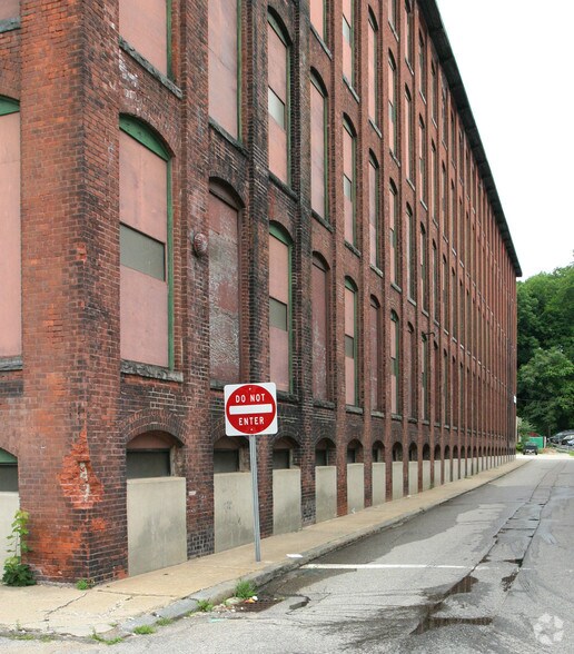 More Photos Of 132-176 Franklin St, Norwich Manufacturing For Sale