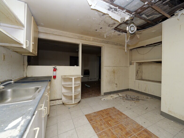 More Photos Of 170 Chambers St, Newburgh Apartments For Sale