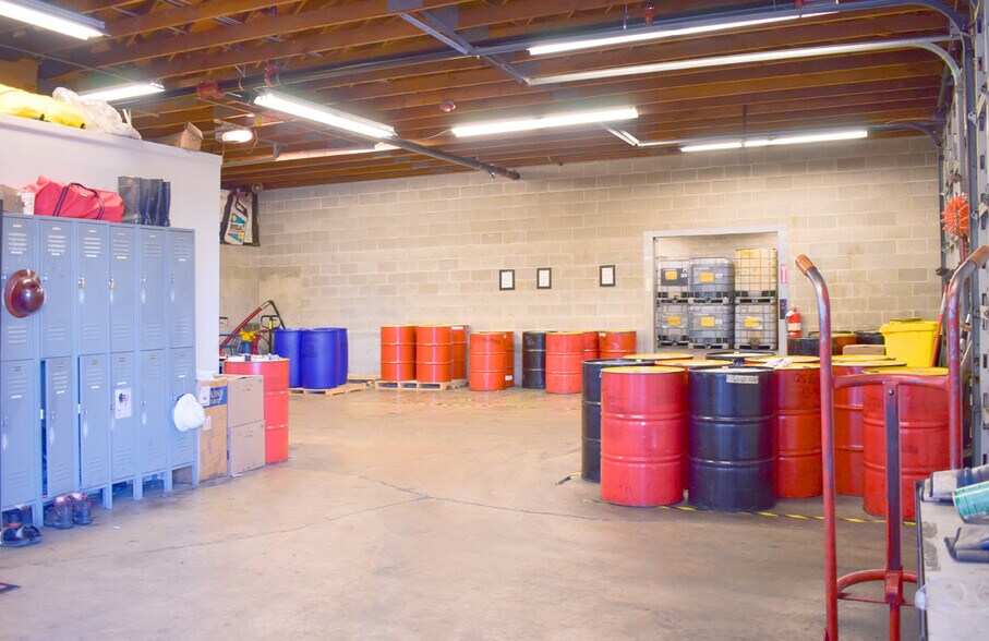 More Photos Of 2727 NW St Helens Rd, Portland Manufacturing For Lease
