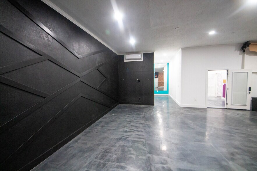More Photos Of 4202 Canal St, Houston Freestanding For Lease