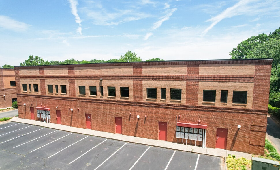 More Photos Of 18047 W Catawba Ave, Cornelius Office For Lease