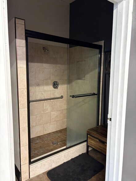 More Photos Of 3219 Apalachee Pky, Tallahassee General Retail For Lease