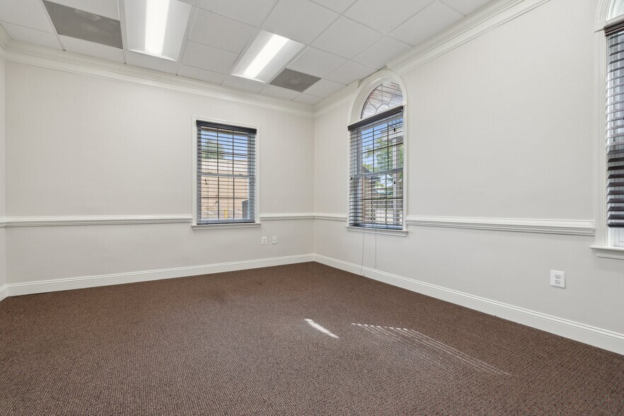 More Photos Of 1680 E Gude Dr, Rockville Office Residential For Lease