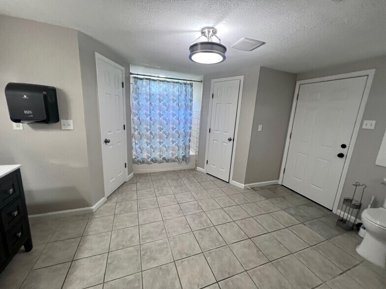 More Photos Of 2506 Anders Ln, Kemah Medical For Lease