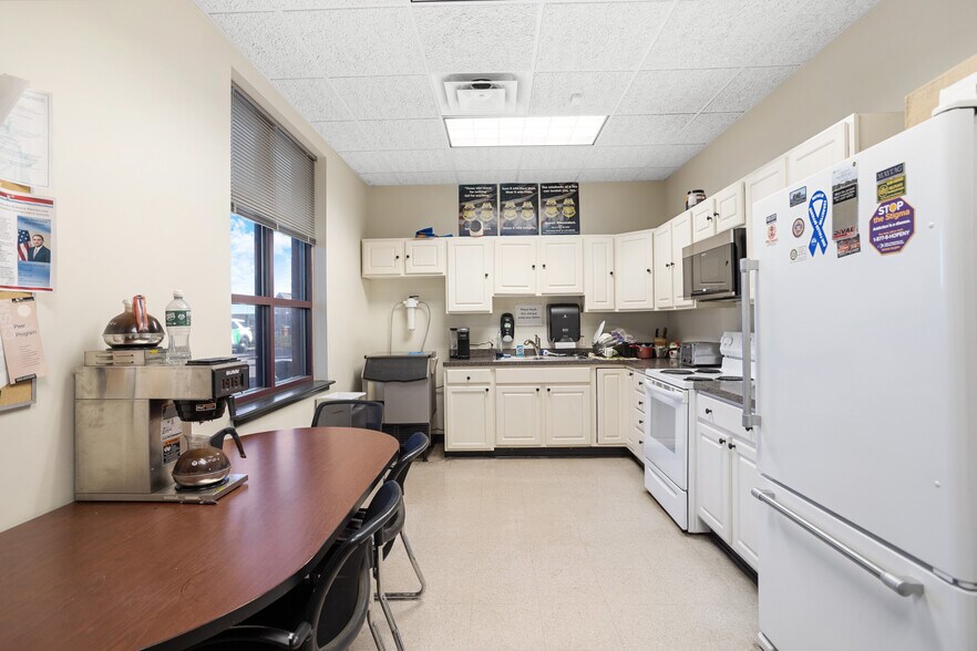 More Photos Of 19 E Schuyler St, Oswego Specialty For Sale