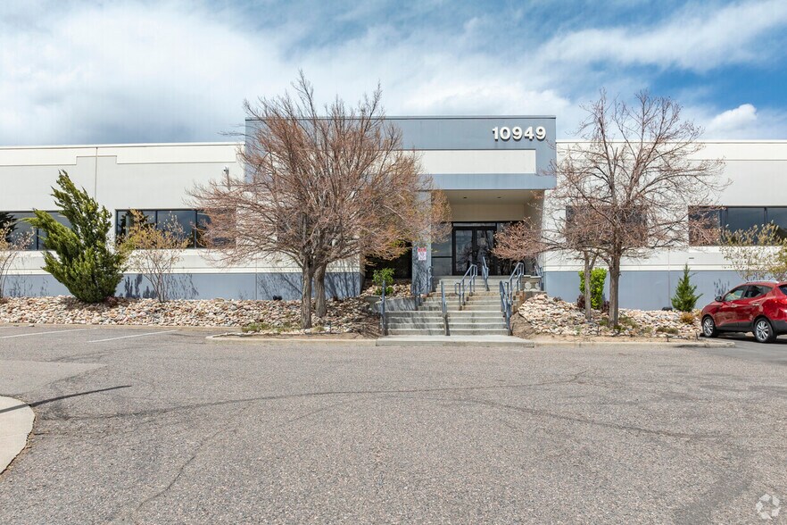 More Photos Of 10949 E Peakview Ave, Englewood Manufacturing For Lease