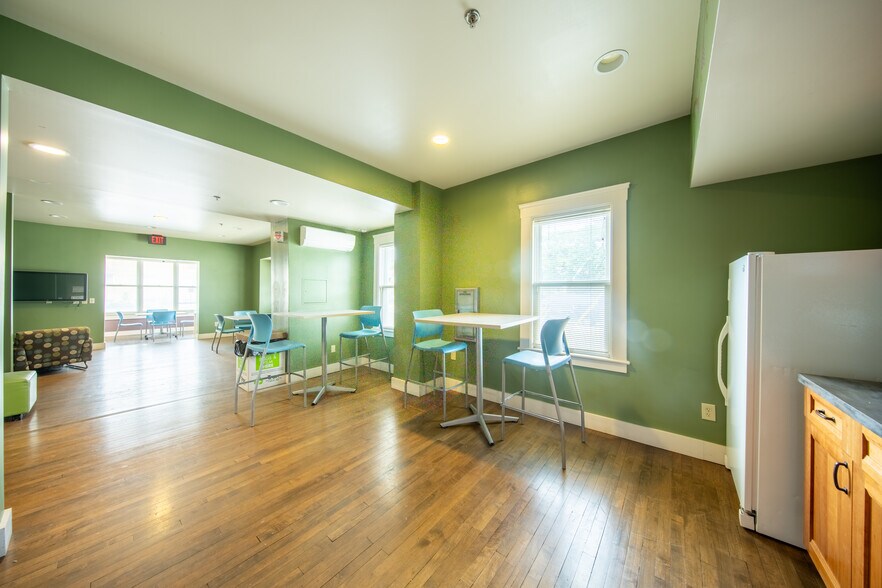 More Photos Of 77 W Bagley Rd, Berea Apartments For Sale