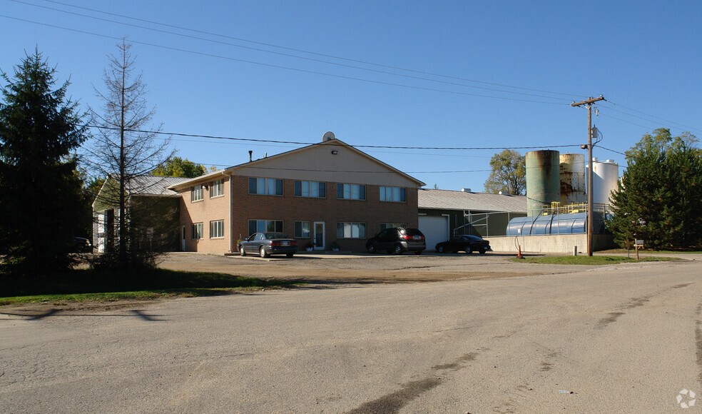 Primary Photo Of 2122 Glenn St, Lansing Warehouse For Sale