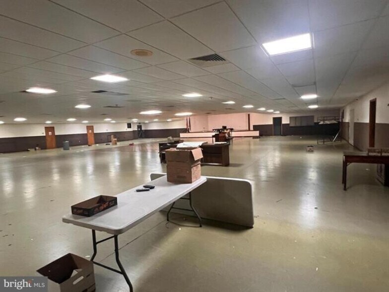 More Photos Of 80 Brady Ln, Lewistown Sports And Entertainment For Sale