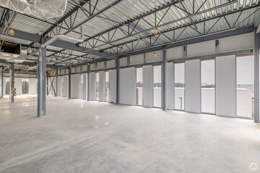 More Photos Of 551 Rue Louis-Blériot, Mascouche Office For Lease