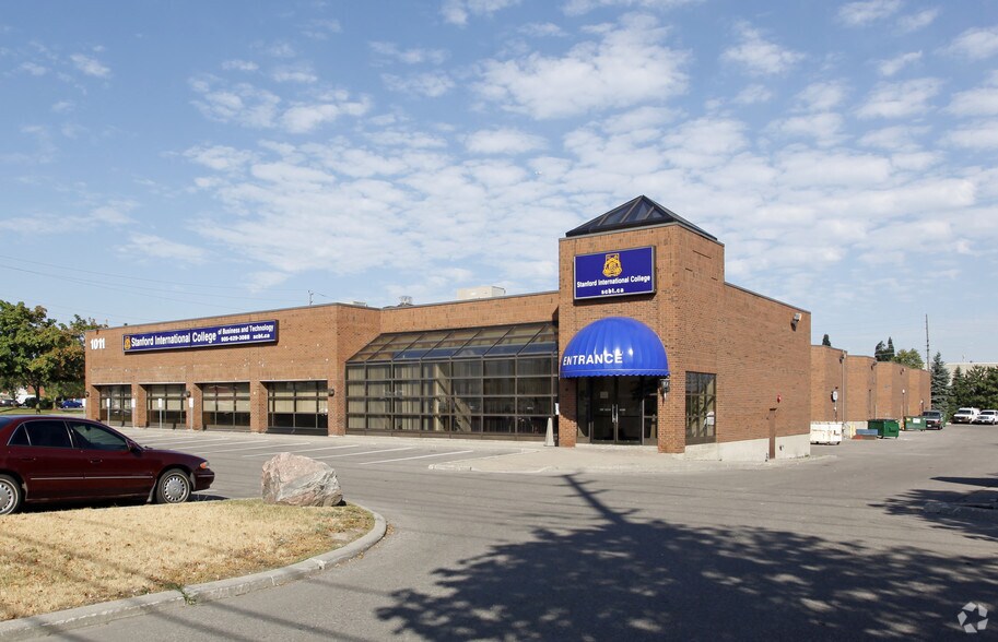 More Photos Of 1011 Eglinton Ave E, Mississauga Warehouse For Lease
