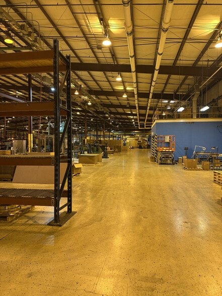 More Photos Of 3001 Tamarack Rd, Owensboro Distribution For Sale