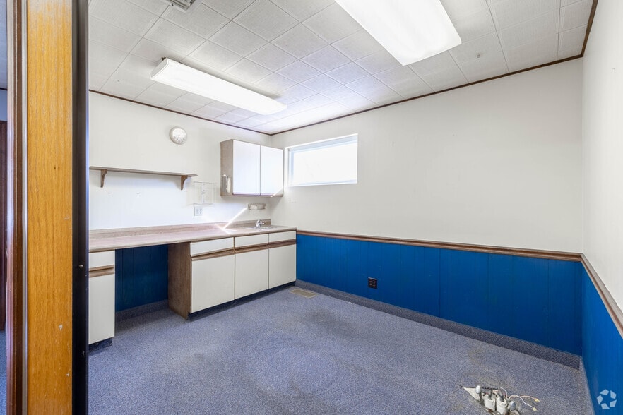 More Photos Of 50 N Center St, East Alton Medical For Sale