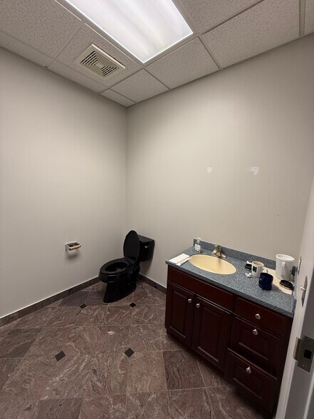 More Photos Of 39525 14 Mile Rd, Novi Medical For Lease