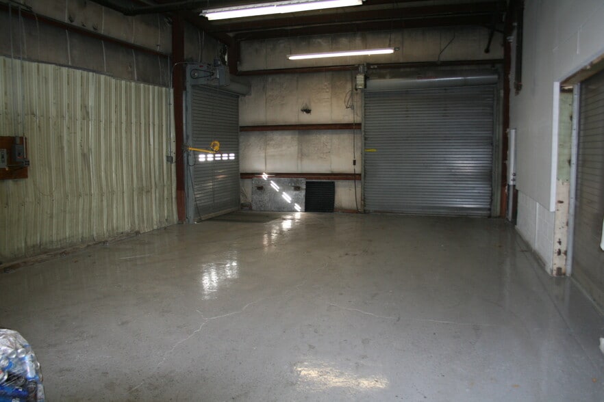 More Photos Of 210-211 Cottage St, Poughkeepsie Warehouse For Lease