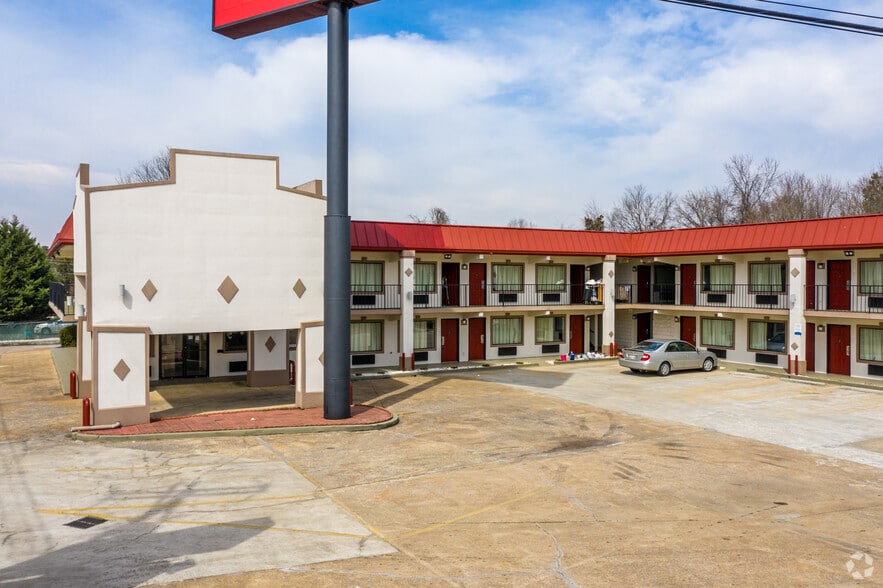 More Photos Of 7421 Bonny Oaks Dr, Chattanooga Hotel For Sale