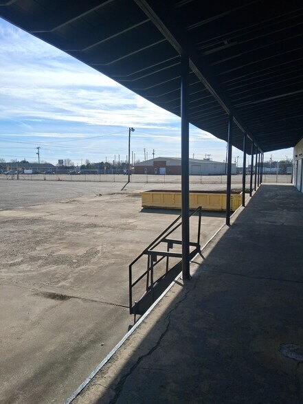 More Photos Of 4453 Broadway, Macon-Bibb Distribution For Lease