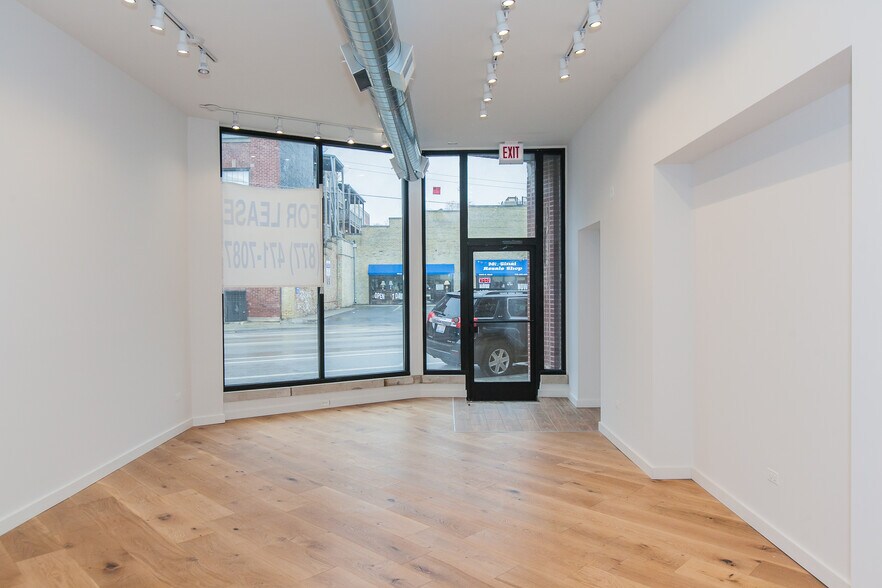 Primary Photo Of 2901-2911 N Clark St, Chicago Storefront Retail Residential For Lease