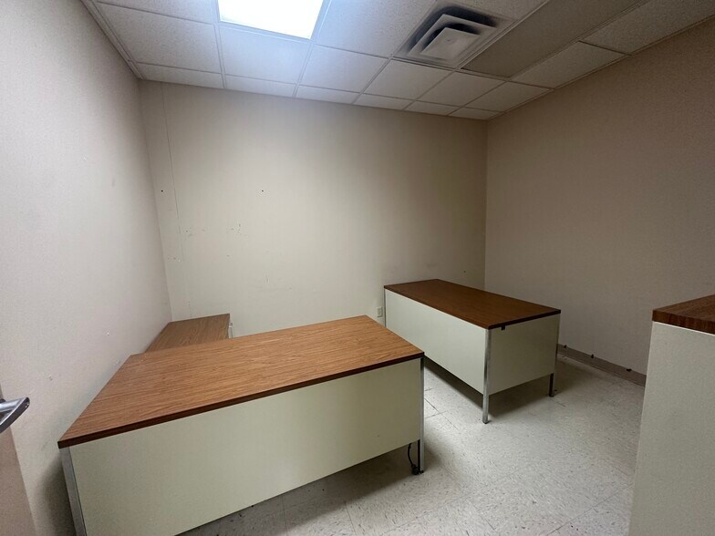 More Photos Of 645 Lucy Black Rd, Bolivar Office Residential For Sale